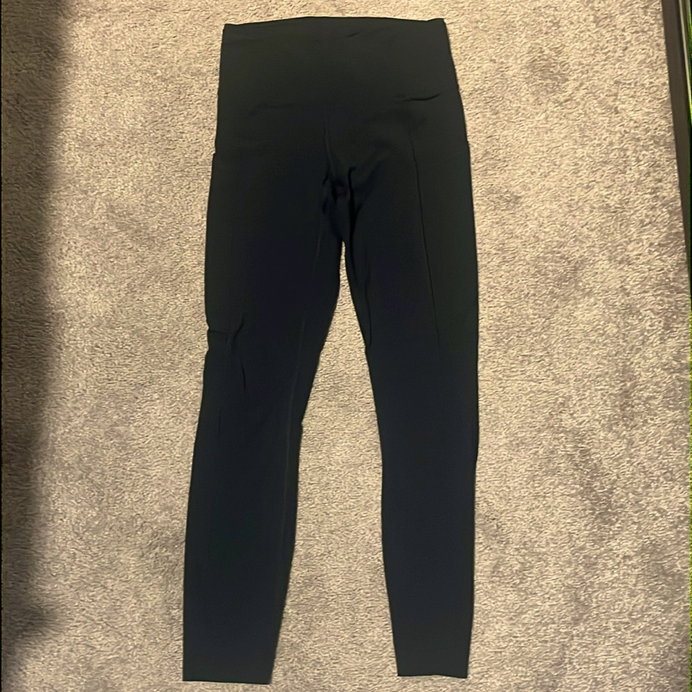 Women’s Lululemon black leggings size 4, like new